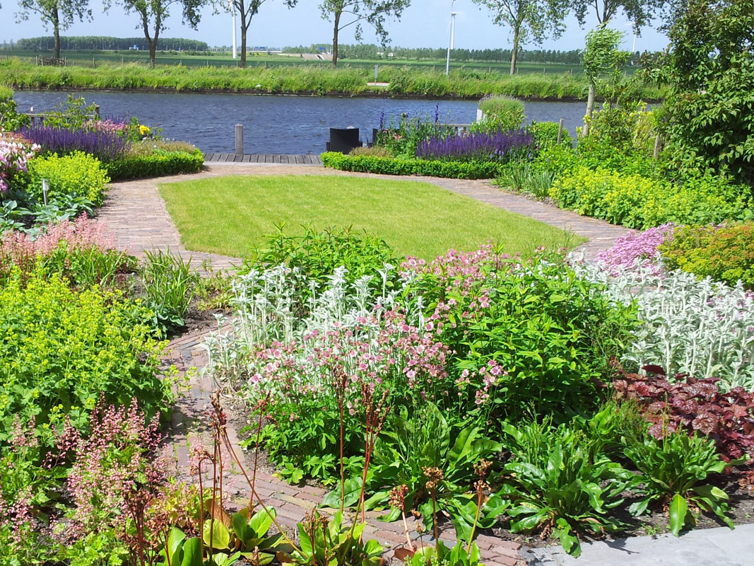 Buitenwens-Tuinontwerp-Heemskerk-Groene-tuin-Leimuiden-aan-de-vaart-Na