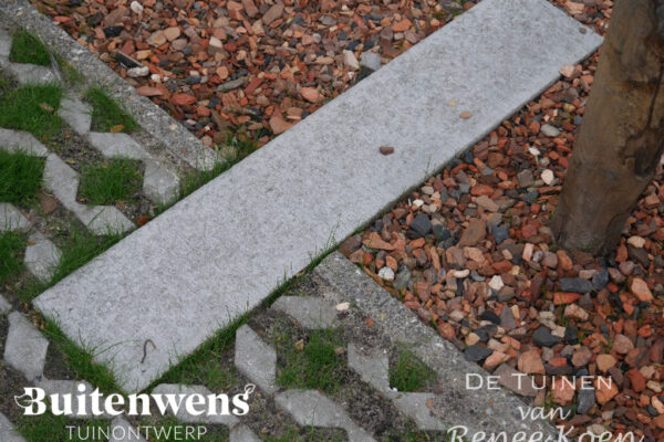 Buitenwens-Tuinontwerp-Heemskerk-Metamorfose-Grastegels-speels-detail