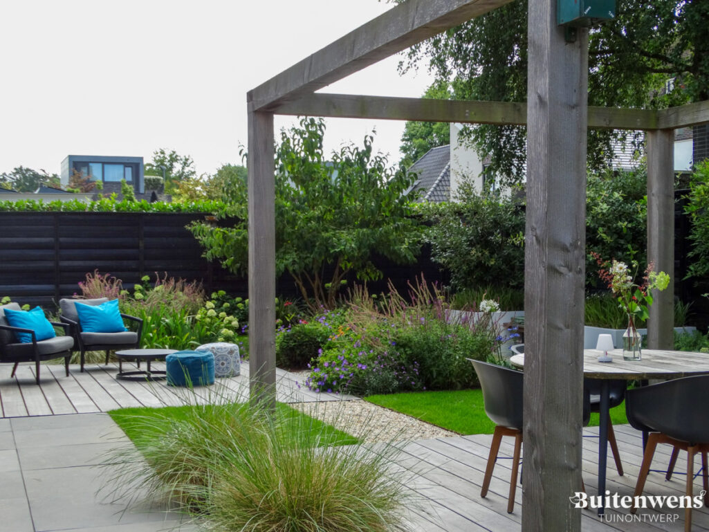 Buitenwens Tuinontwerp Heemkserk Moderne Leeftuin Heiloo met speelse vlakverdeling