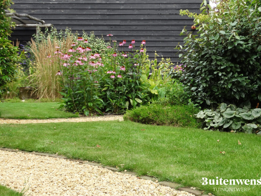 Buitenwens Tuinontwerp Heemskerk Landelijke tuin Heemskerk met speelse grindpaden